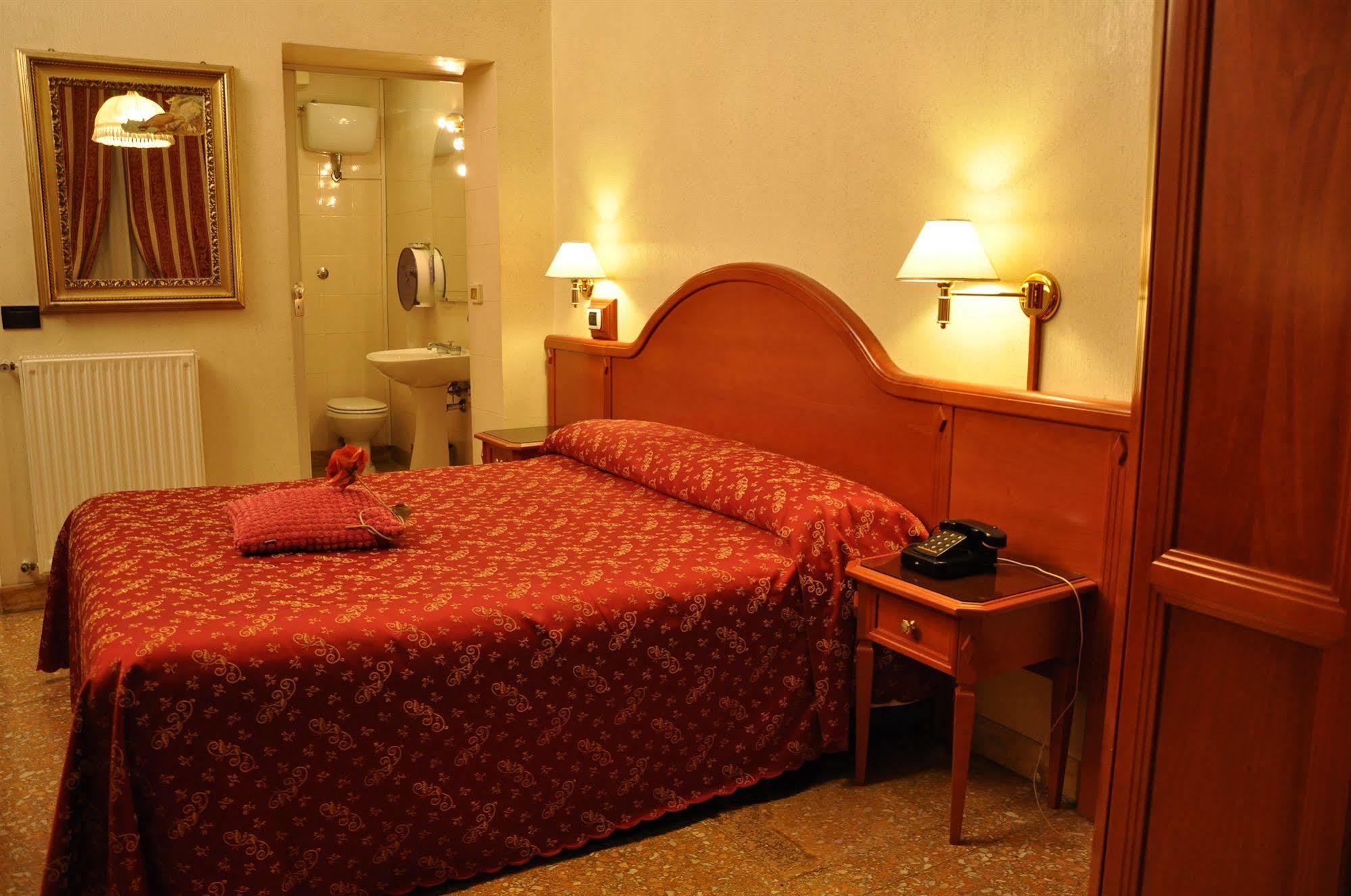 Albergo Sandra Ρώμη Εξωτερικό φωτογραφία