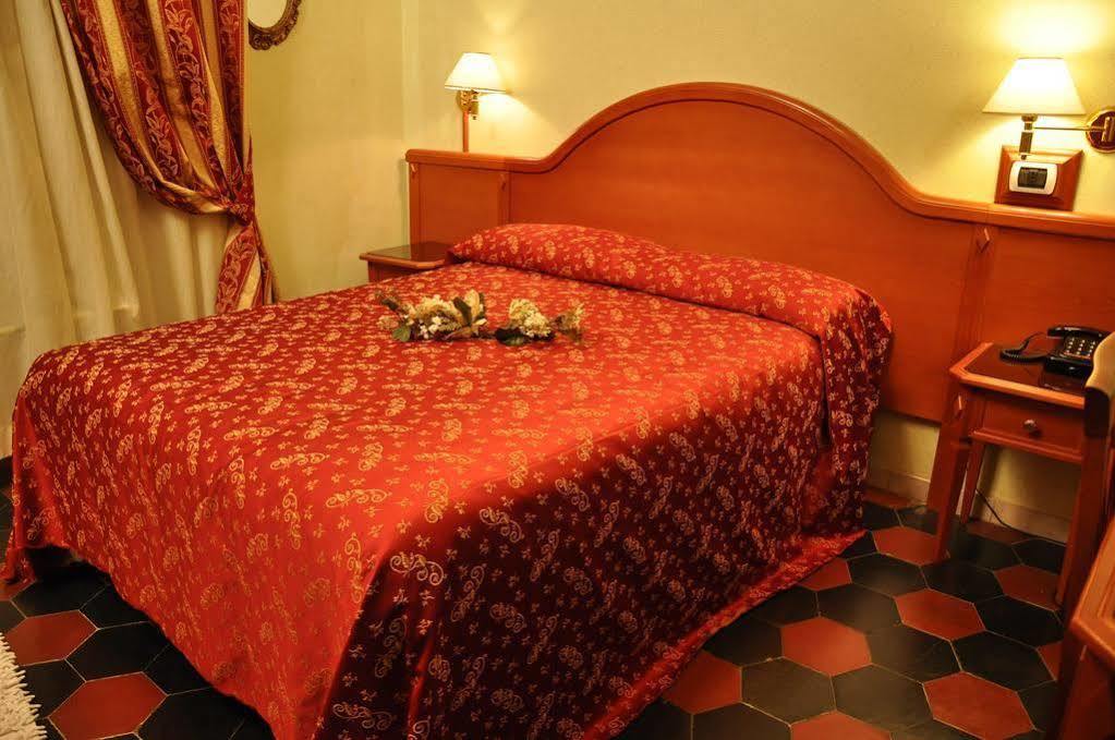 Albergo Sandra Ρώμη Εξωτερικό φωτογραφία